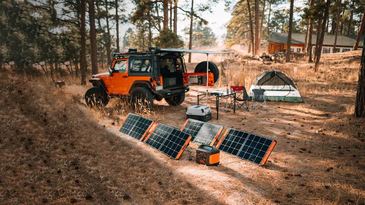 بهترین پنل های خورشیدی 100 واتی برای RV و کمپینگ در سال 2025