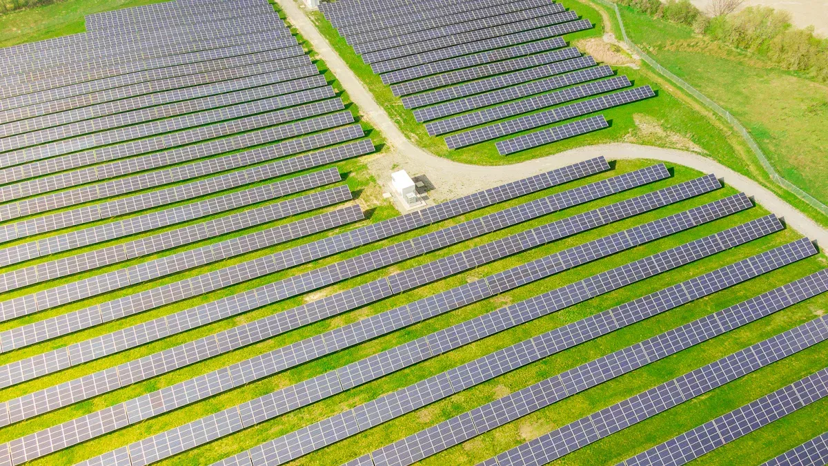 آیا انرژی خورشیدی قابل تجدید است؟